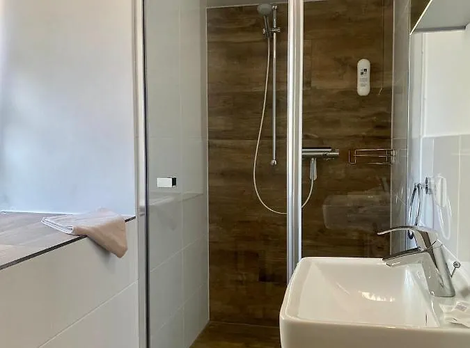 Landgasthaus Steinsmuhle 3* باد مونستريفل